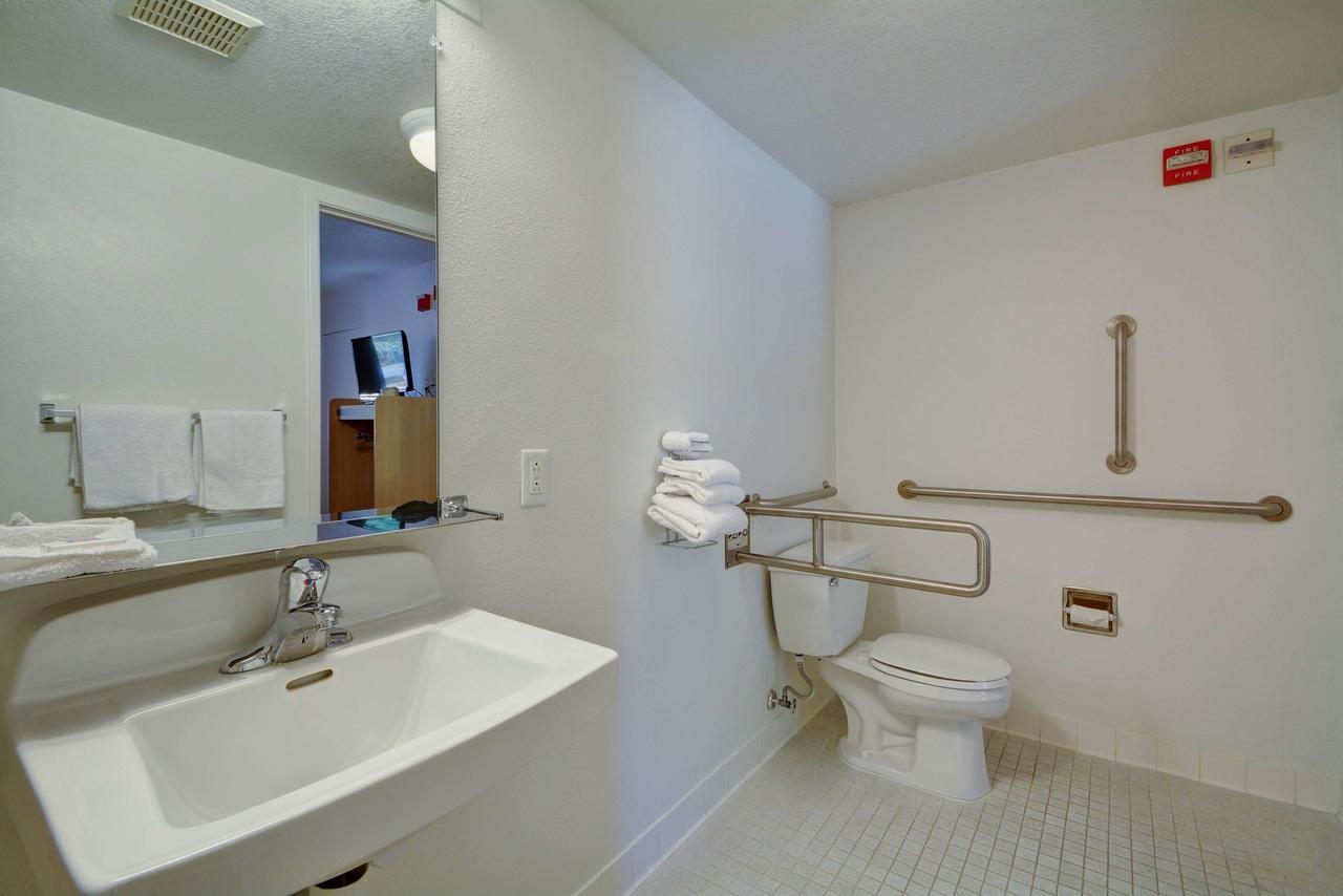 Motel 6-Windsor Locks, Ct - Hartford المظهر الخارجي الصورة