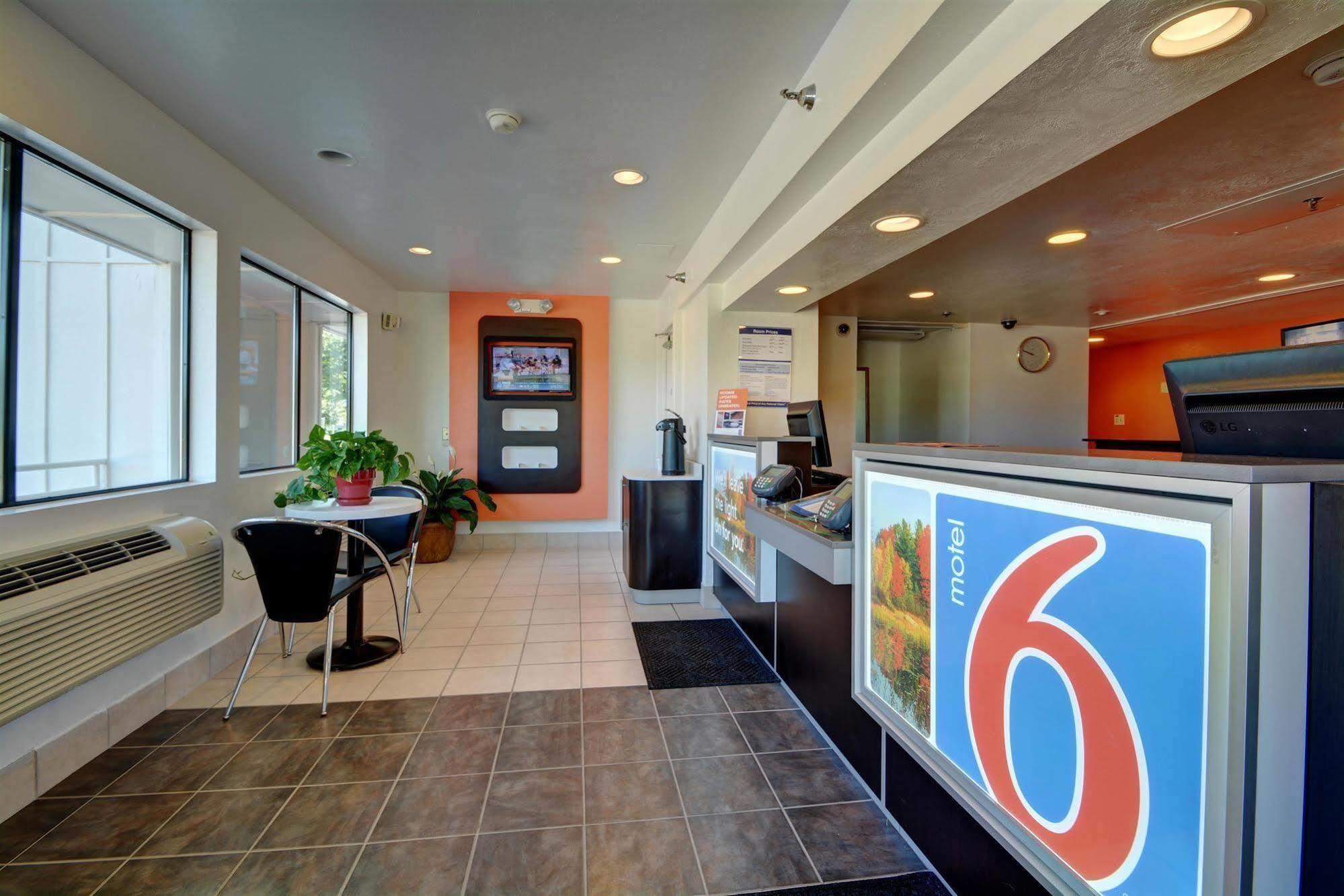Motel 6-Windsor Locks, Ct - Hartford المظهر الخارجي الصورة