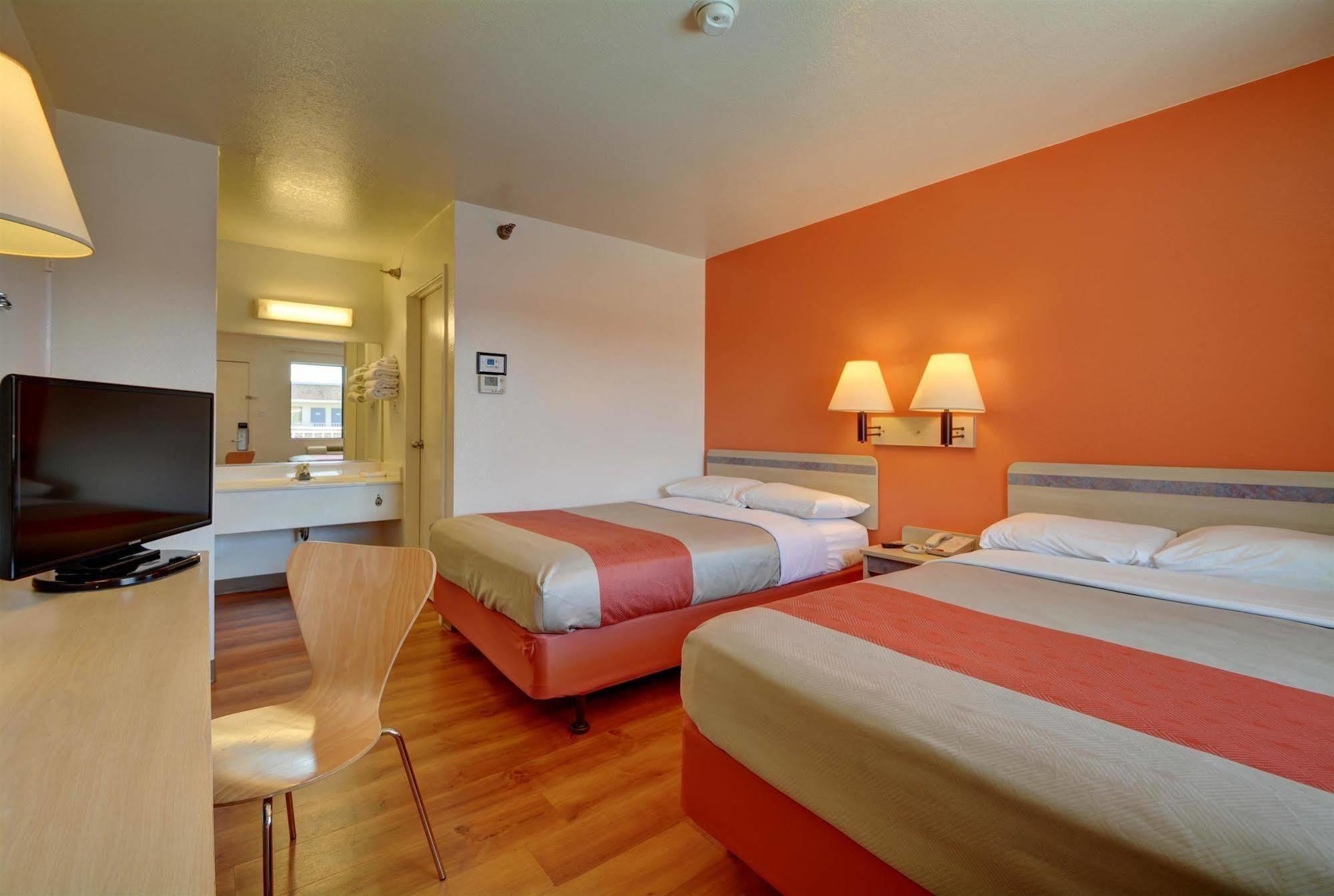 Motel 6-Windsor Locks, Ct - Hartford المظهر الخارجي الصورة