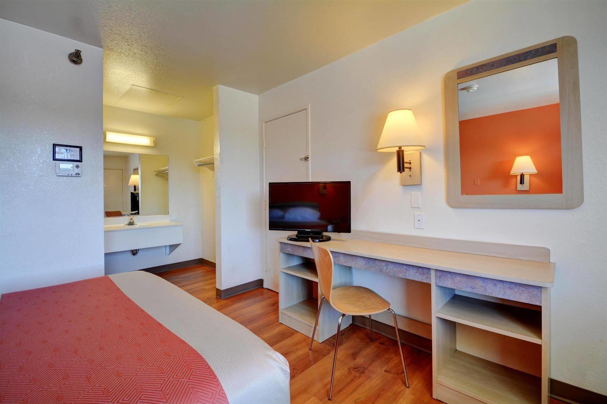 Motel 6-Windsor Locks, Ct - Hartford المظهر الخارجي الصورة