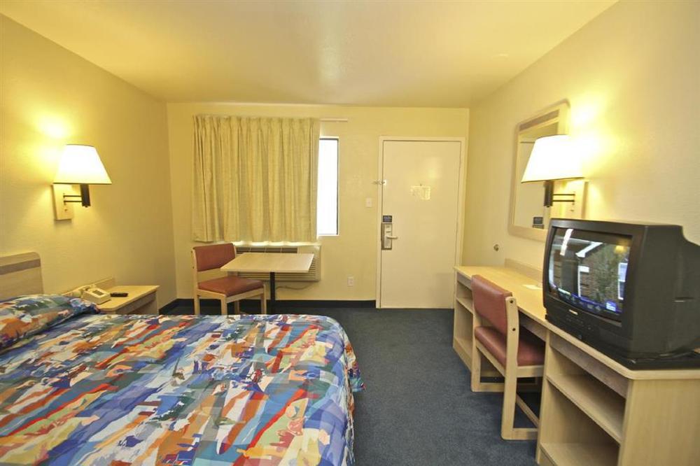Motel 6-Windsor Locks, Ct - Hartford الغرفة الصورة