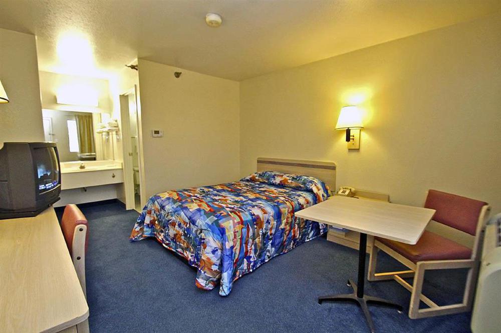 Motel 6-Windsor Locks, Ct - Hartford الغرفة الصورة