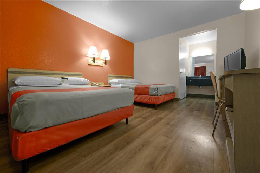 Motel 6-Windsor Locks, Ct - Hartford الغرفة الصورة
