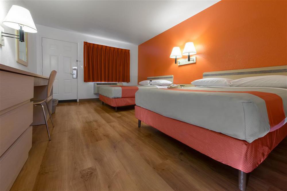 Motel 6-Windsor Locks, Ct - Hartford الغرفة الصورة