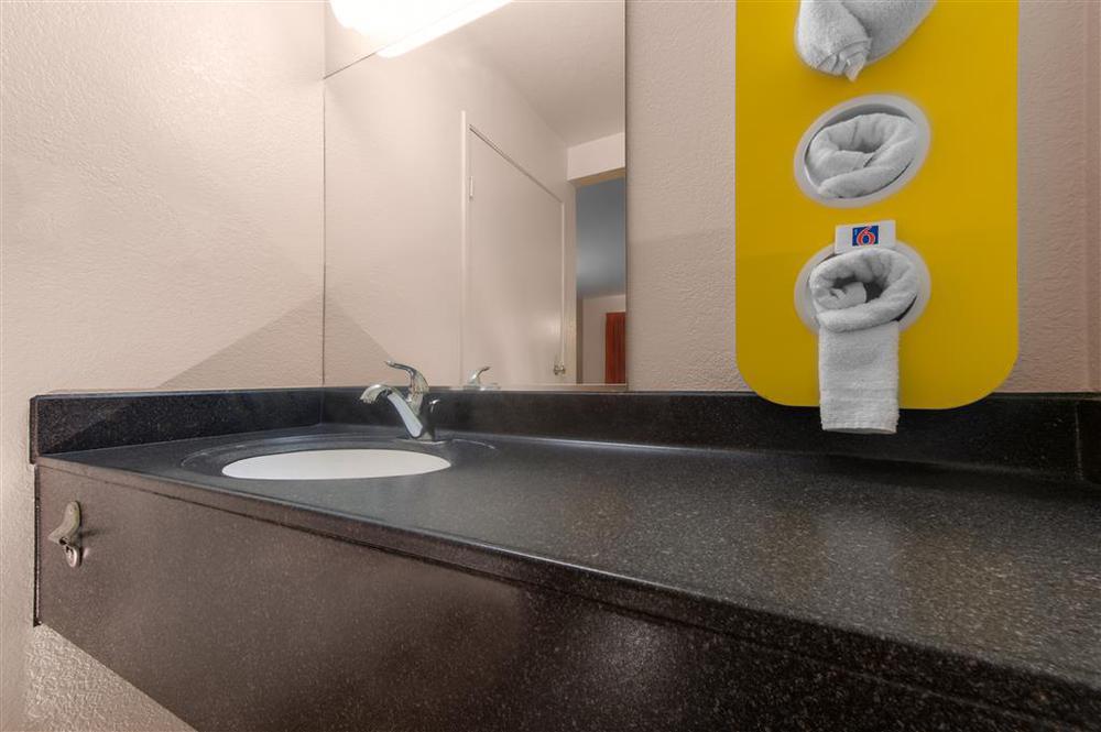 Motel 6-Windsor Locks, Ct - Hartford الغرفة الصورة